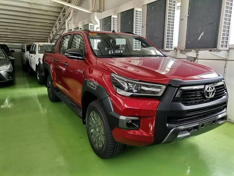 Toyota Hilux chay hang, khach Viet phai cho den thang 6/2022-Hinh-3