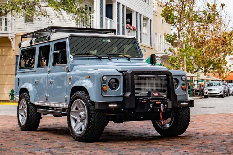 Chiec Land Rover Defender co dien voi he truyen dong dien Tesla