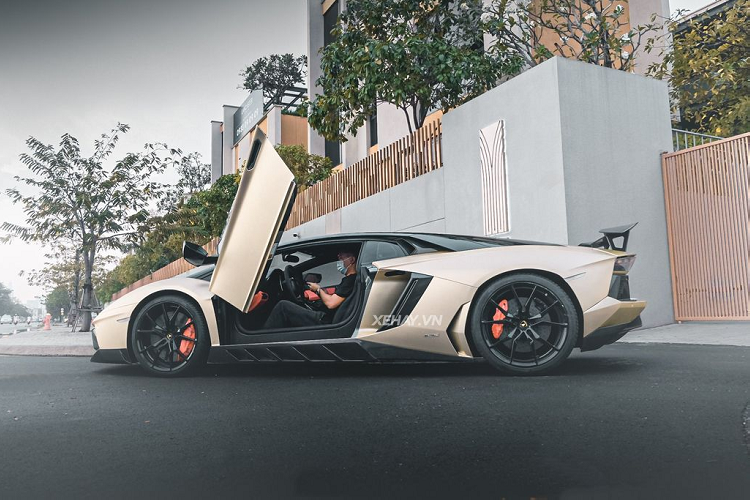 Lamborghini Aventador SVJ hon 50 ty mau sieu hiem tai Viet Nam-Hinh-3