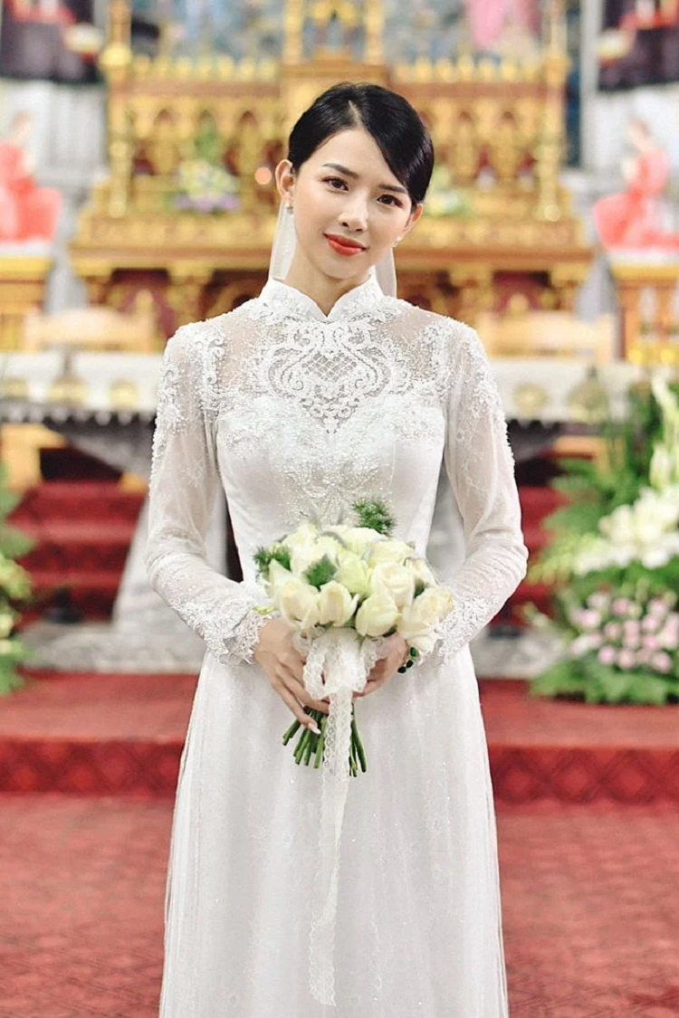 Dàn sao Việt diện đầm gợi cảm tại sự kiện thời trang