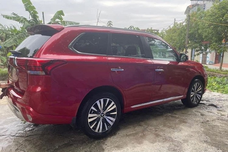 Mitsubishi Outlander 2022 nhan coc tai Viet Nam, tu 825 trieu dong-Hinh-3