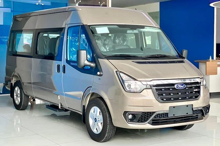 Ford Transit 2022 tu 845 trieu tai Viet Nam, “con ga de trung vang”