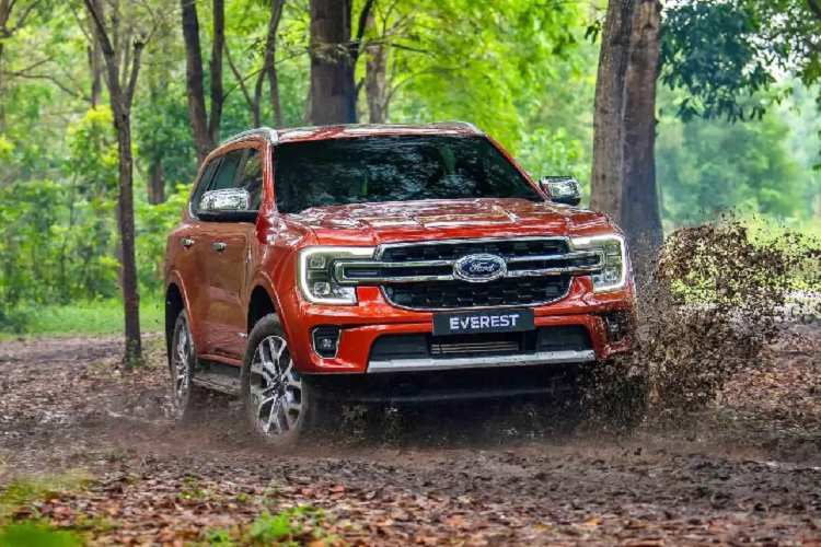 Ford Everest 2022 moi chinh thuc ra mat, thach thuc Toyota Fortuner