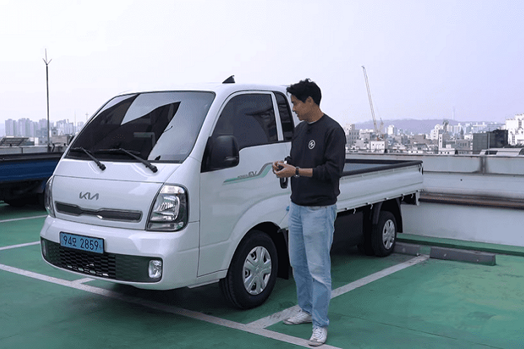 Kia Bongo 3 EV  xe tải tí hon chạy điện giá 456 triệu đồng