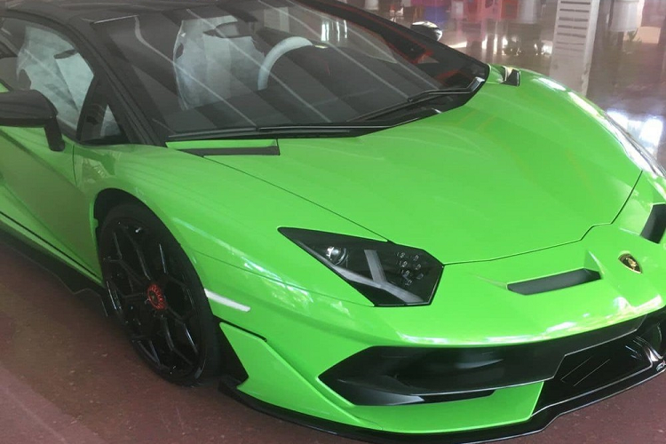 Lamborghini Aventador SVJ Roadster hon 50 ty sap cap ben Viet Nam-Hinh-2