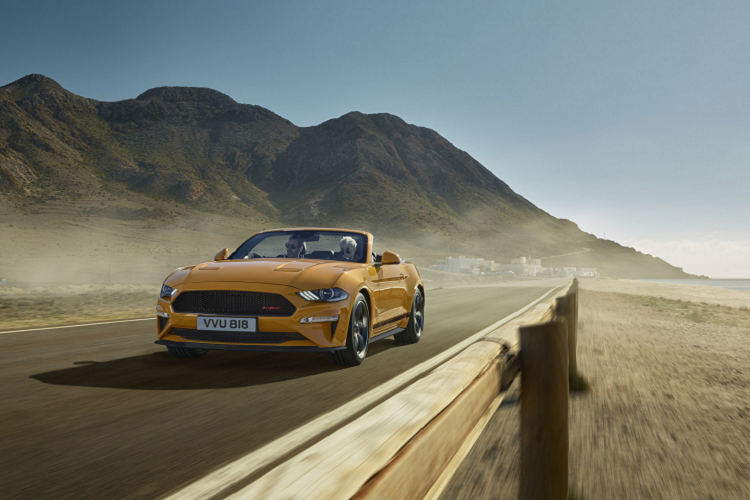 Ford Mustang Convertible California Special dong co V8 den chau Au-Hinh-2