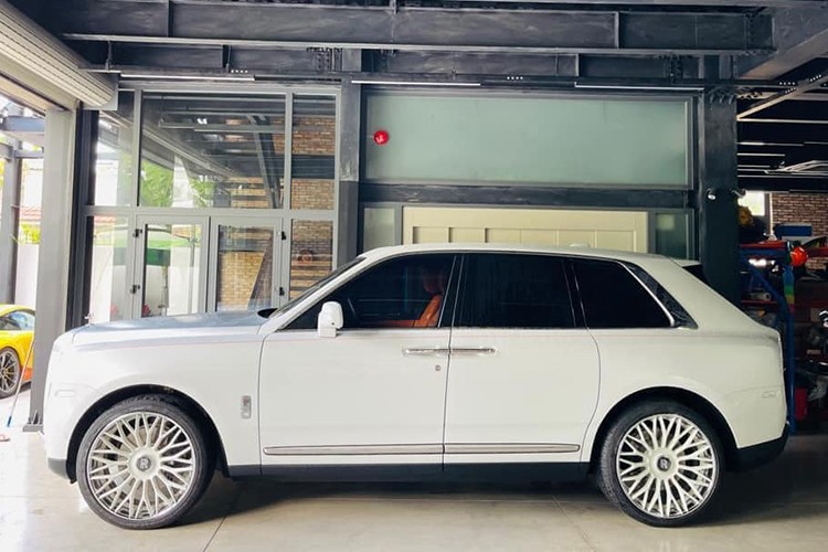 Dai gia Sai Gon rao ban Rolls-Royce Cullinan 