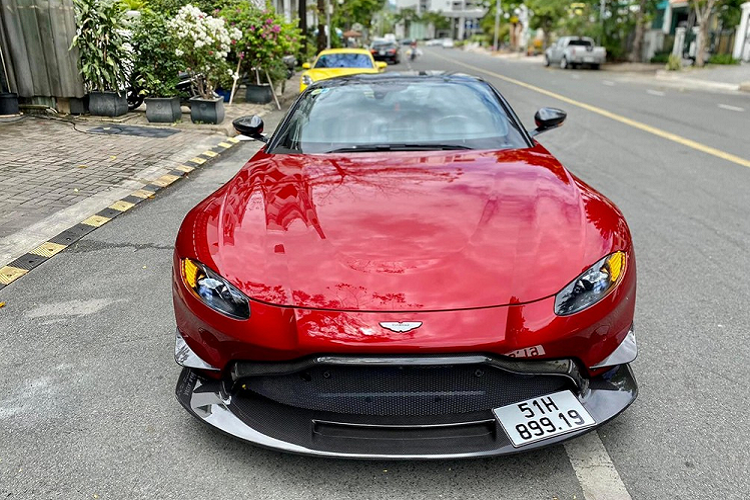 Minh Nhua chinh thuc ban Aston Martin V8 Vantage hon 14 ty dong-Hinh-3