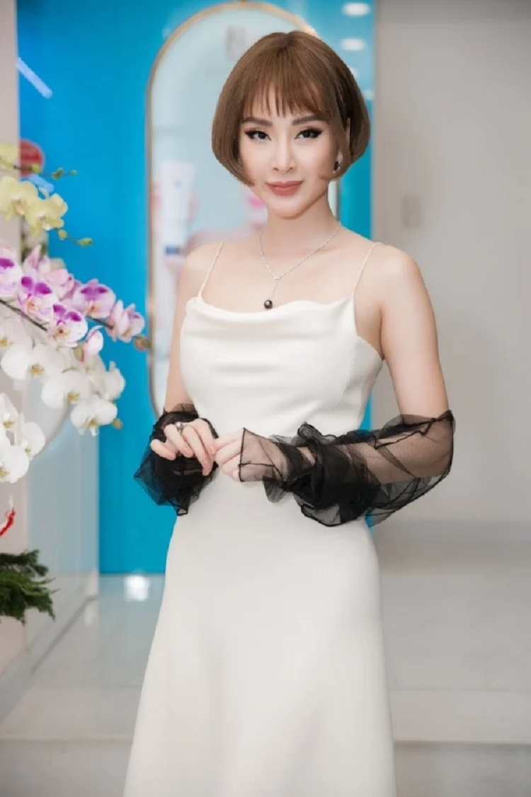 Angela Phuong Trinh va nhung lan “dap ca gia tai” tien ty di tham do-Hinh-5