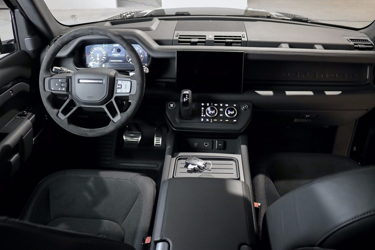 Dau gia Land Rover Defender V8 Bond Edition, hien da 2,6 ty dong-Hinh-5