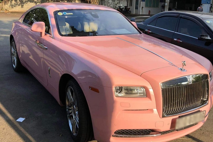 Ngam Rolls-Royce Wraith mau hong cua 