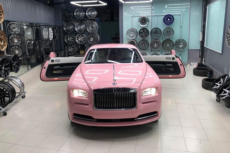 Ngam Rolls-Royce Wraith mau hong cua 