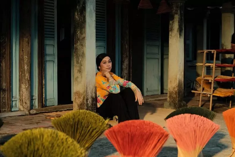 Phim moi cua Hoai Linh bi che bai kech com: 'Rac pham LGBT'-Hinh-2