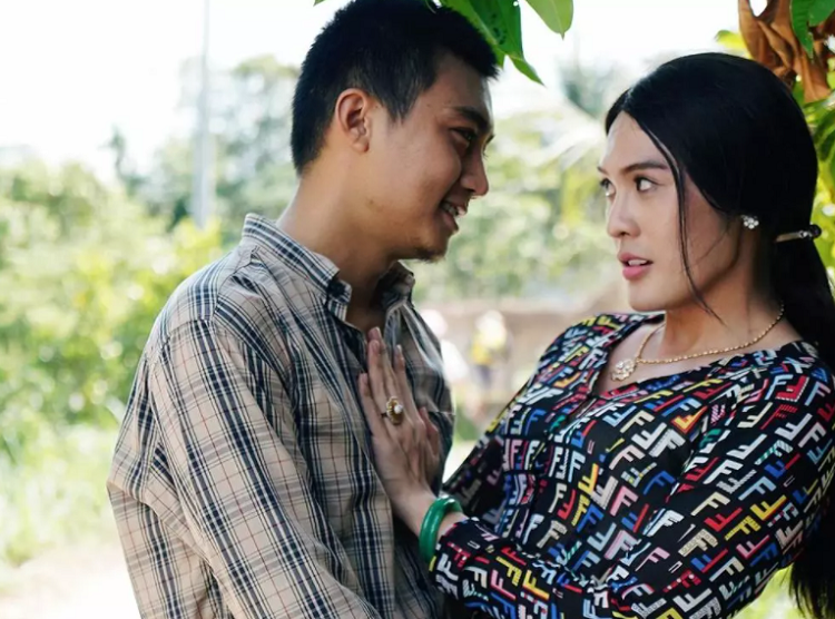 Phim moi cua Hoai Linh bi che bai kech com: 'Rac pham LGBT'