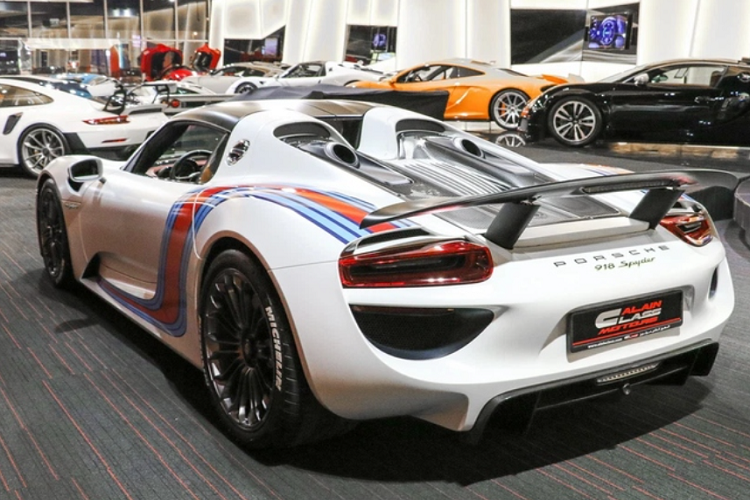 Dai gia Hoang Kim Khanh tau Porsche 918 Spyder vai chuc ty dong-Hinh-2