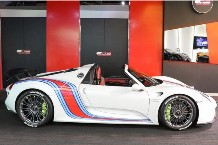 Dai gia Hoang Kim Khanh tau Porsche 918 Spyder vai chuc ty dong-Hinh-4