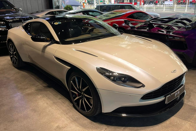 Rao ban Aston Martin DB11 hon 15 ty sau nua nam 