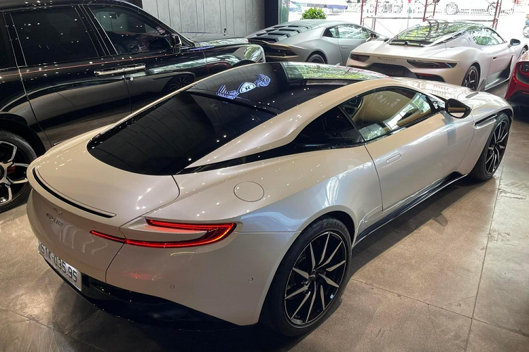 Rao ban Aston Martin DB11 hon 15 ty sau nua nam 