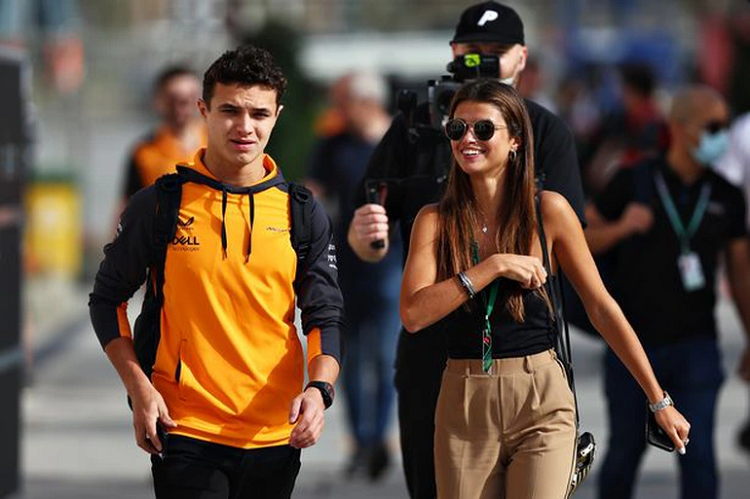 Nhan sac ban gai sieu mau cua tay dua F1 Lando Norris-Hinh-3