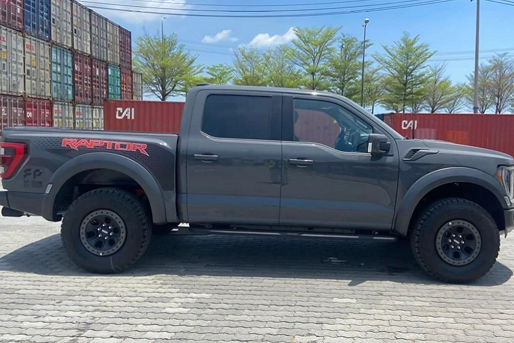 Them Ford F-150 Raptor 2022 thu 3, hon 5 ty dong ve Viet Nam-Hinh-3