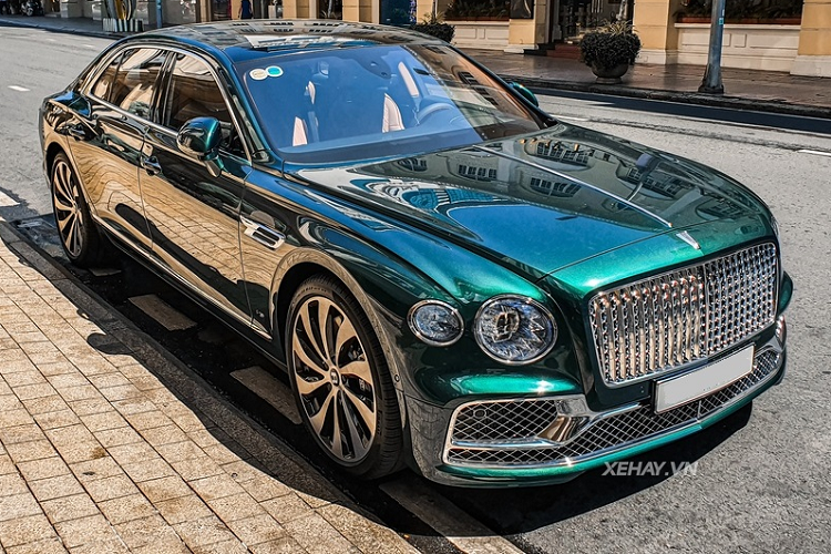 Bentley Flying Spur First Edition tai Viet Nam, mau son 250 trieu