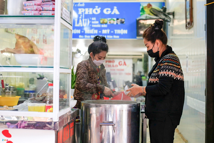 Nhung hang pho ga Ha Noi ban vai tram bat mot ngay-Hinh-9