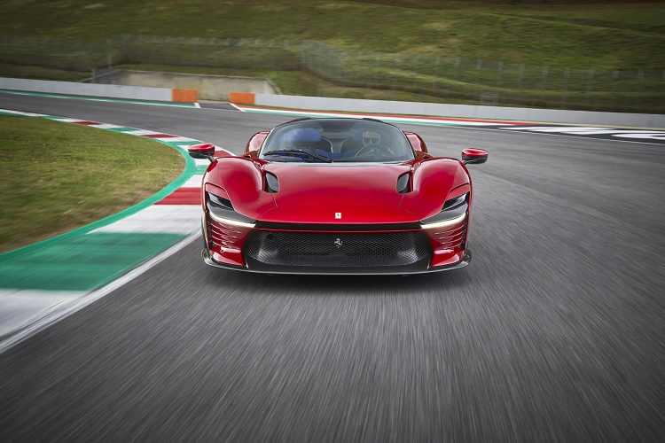 Ferrari Daytona SP3 dat giai thiet ke dep nhat tai Red Dot 2022-Hinh-6