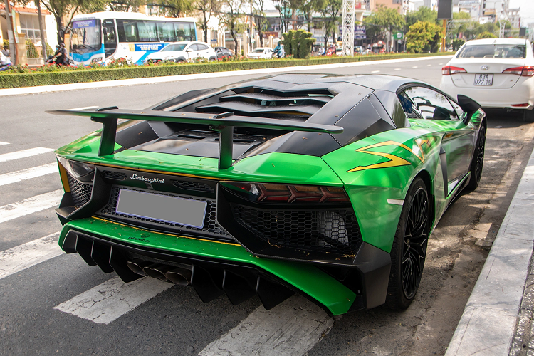 Lamborghini Aventador SV hon 30 ty vua ve Viet Nam da 