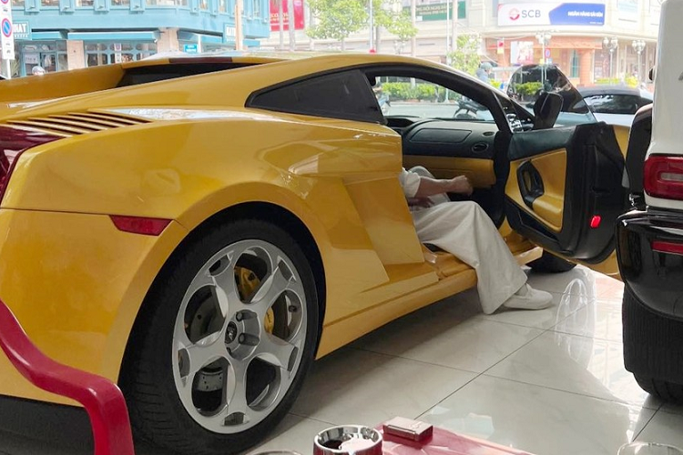 Dai gia Dang Le Nguyen Vu trai nghiem “bo gia” Lamborghini Gallardo-Hinh-2