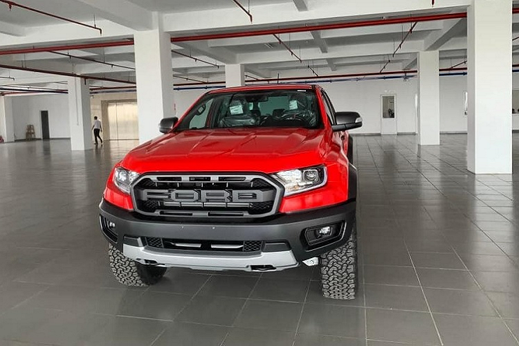 Ford Ranger XLS AT tai Viet Nam 