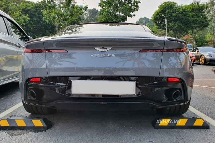 Aston Martin DB11 hon 15 ty mau son xam China Grey ve Viet Nam-Hinh-4