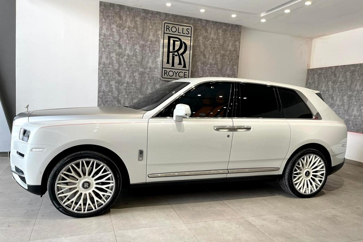 Rolls-Royce Cullinan gan 30 ty do mam Forgiato 