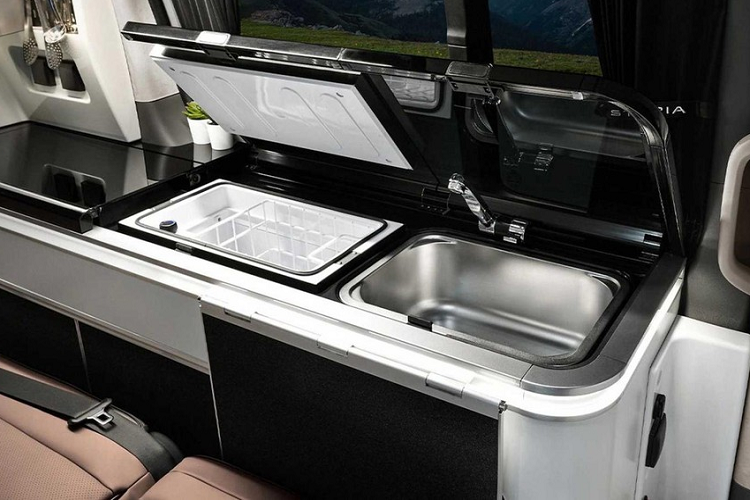 Hyundai Staria Lounge Camper - 