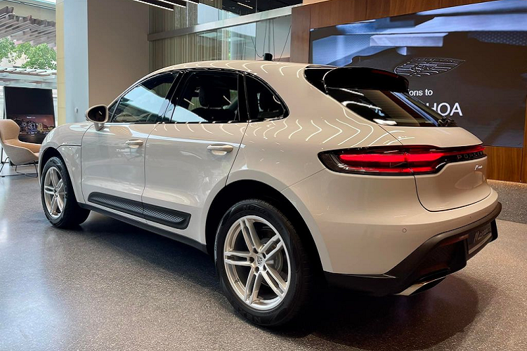 DV Quynh Hoa tau Porsche Macan 2022 tu gan 3 ty dong tai Ha Noi-Hinh-6