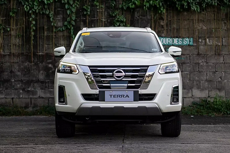 Can canh Nissan Terra 2022 sap ve Viet Nam, 