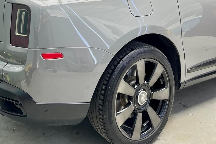 Rolls-Royce Cullinan Mugello cuc hiem cua dai gia Ha Noi doi mau-Hinh-5