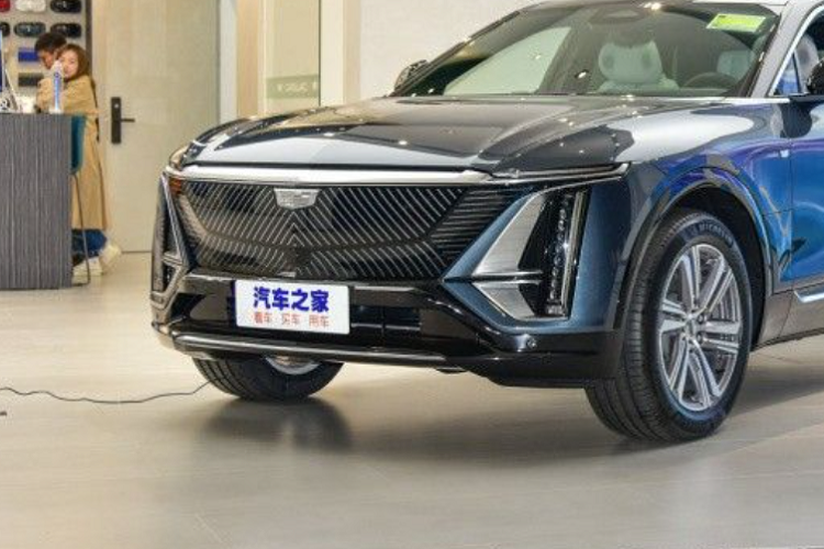 Cadillac Lyriq chay dien “hang hot” them ban AWD, gan 2 ty dong-Hinh-3