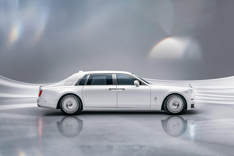 Rolls-Royce Phantom 2023 co luoi tan nhiet phat sang va phu kien xa xi-Hinh-4