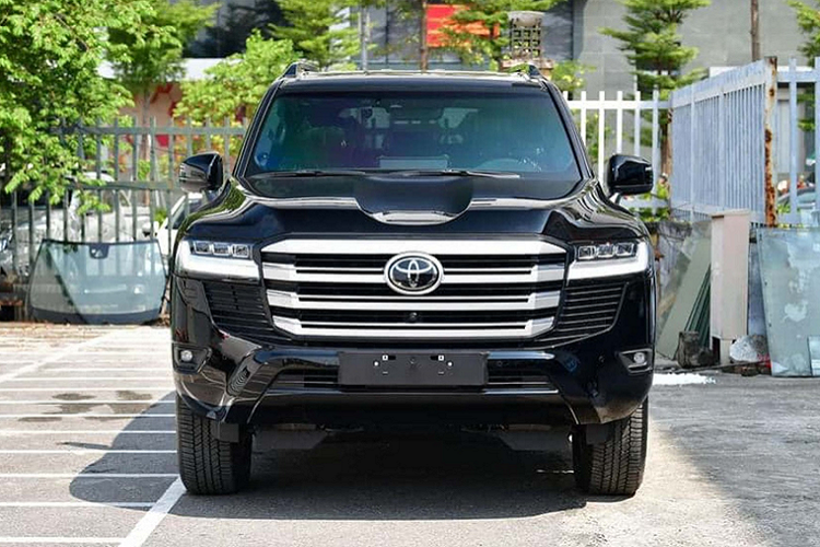 Toyota Land Cruiser 2022 bat ngo 