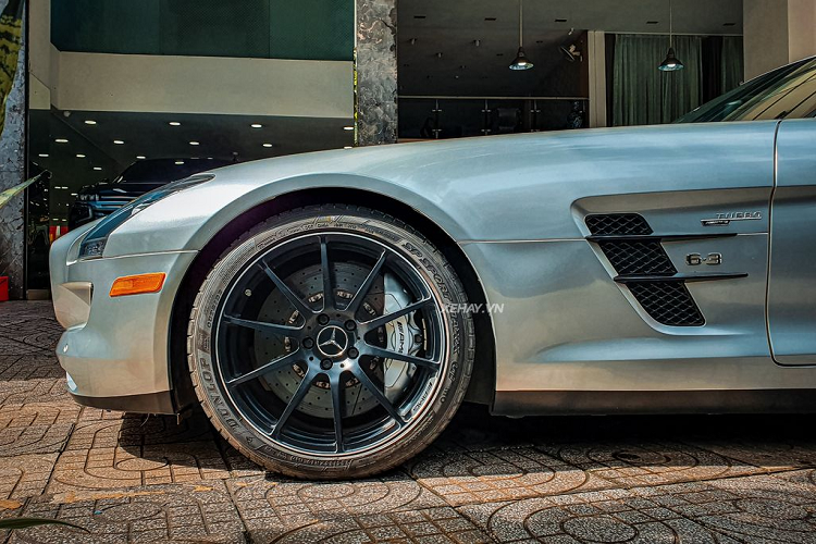 Mercedes-Benz SLS AMG GT Roadster doc nhat Viet Nam cua 