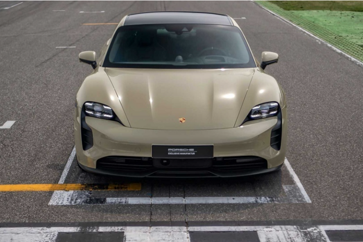 Porsche Taycan 2022 dien them phien ban GTS dac biet gioi han-Hinh-2