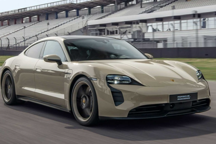 Porsche Taycan 2022 dien them phien ban GTS dac biet gioi han