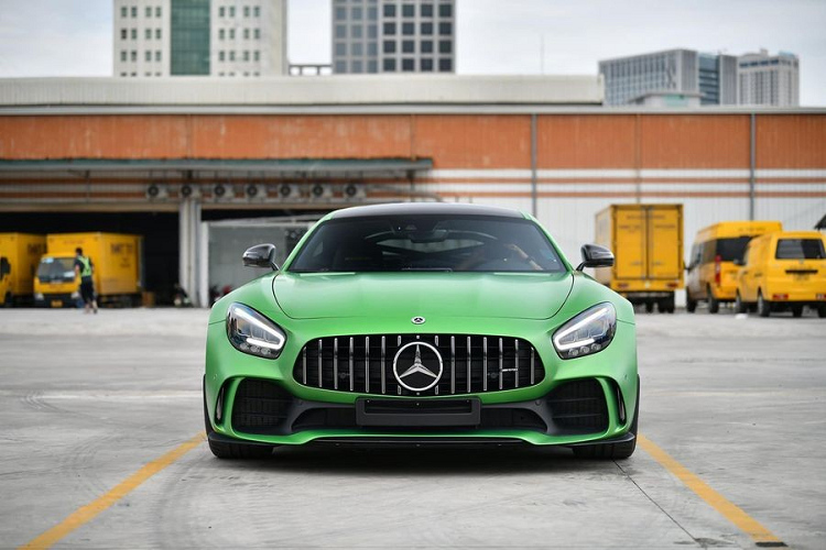 Mercedes-AMG GT R hon 11 ty ve Viet Nam voi mau son “huyen thoai“