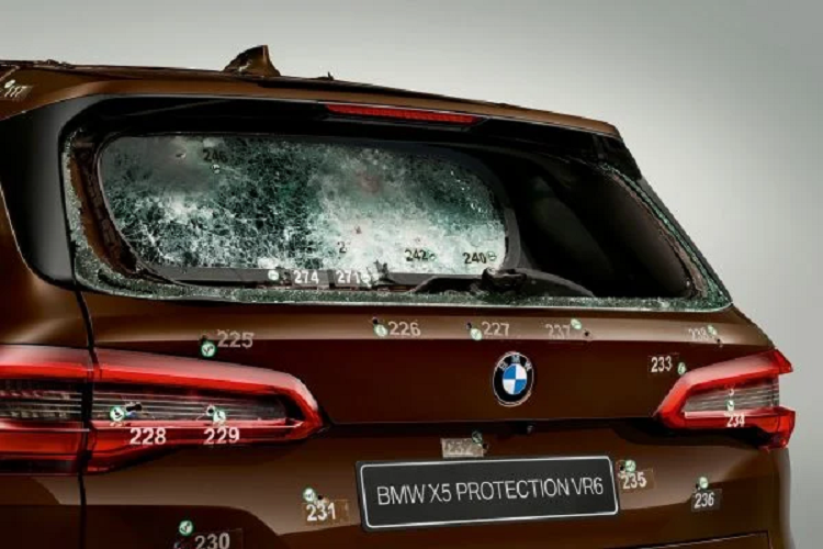 Can canh BMW X5 Protection VR6 hang sang, dan ban nhu 