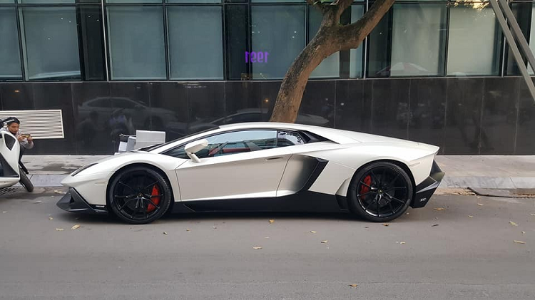 Lo dien dai gia Hue tau Lamborghini Aventador do 50th Anniversario-Hinh-7