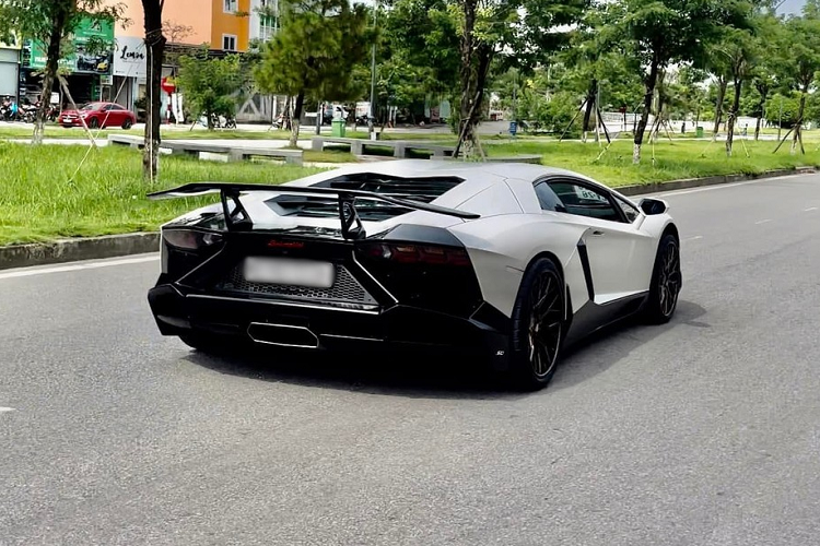 Lo dien dai gia Hue tau Lamborghini Aventador do 50th Anniversario-Hinh-8