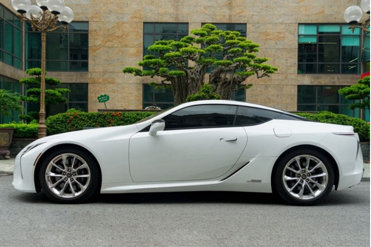 Can canh Lexus LC 500h doc nhat Viet Nam rao ban 6,99 ty dong-Hinh-3
