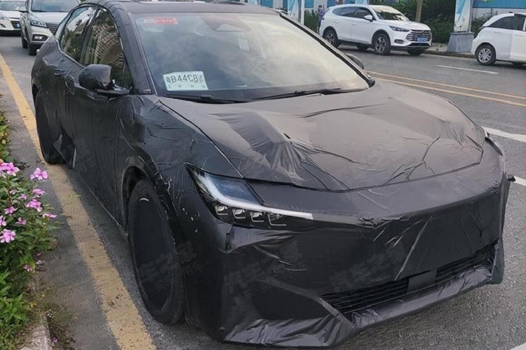 Toyota bZ5 - xe dien voi kich thuoc nhu Camry 