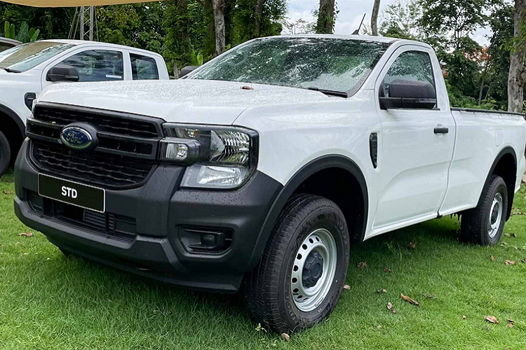 Ford Ranger 2022 cabin don chi 470 trieu dong - trang bi van 