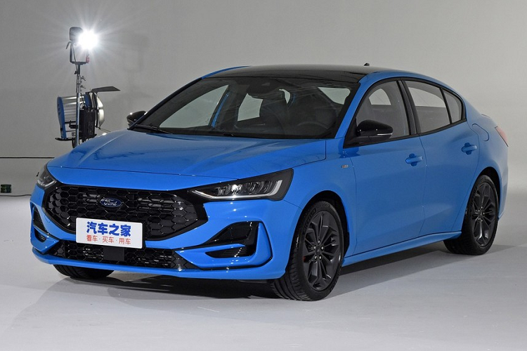 Ford Focus 2022 da tro lai, lieu co “loi hai” hon xua?